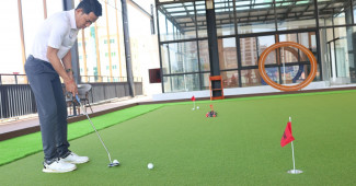 옥상은 퍼팅 연습장 입니다..