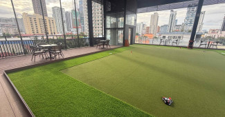 옥상은 퍼팅 연습장 입니다.